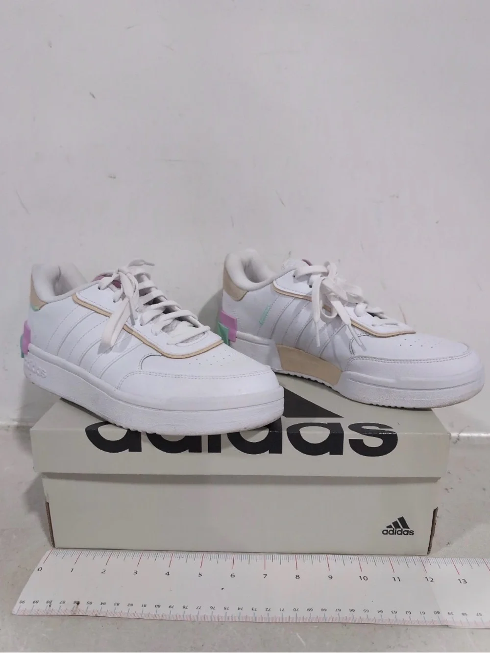adidas Postmove SE Women’s White Basketball Sneakers Gently Loved 8.5